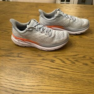 Hoka One One Clifton 8. Size 9